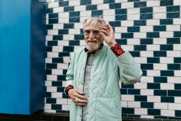 Découvrez le peignoir homme satin luxe pour vos soirées élégantes