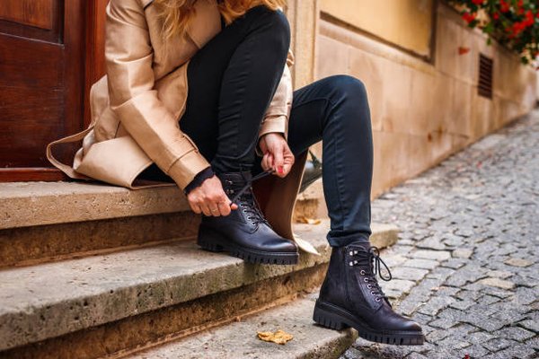 Les incontournables boots femme en cuir à adopter cette saison